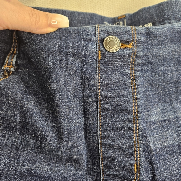 Time & Tru 16W 18W XL Pull-On Mid-Rise Denim Shorts LIKE NEW Stretch Y-2534 - Picture 6 of 9